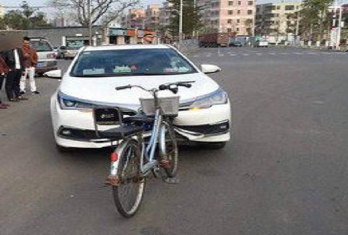 Car Damaged After Collision with Bicycle Photo Became Viral on Social Media