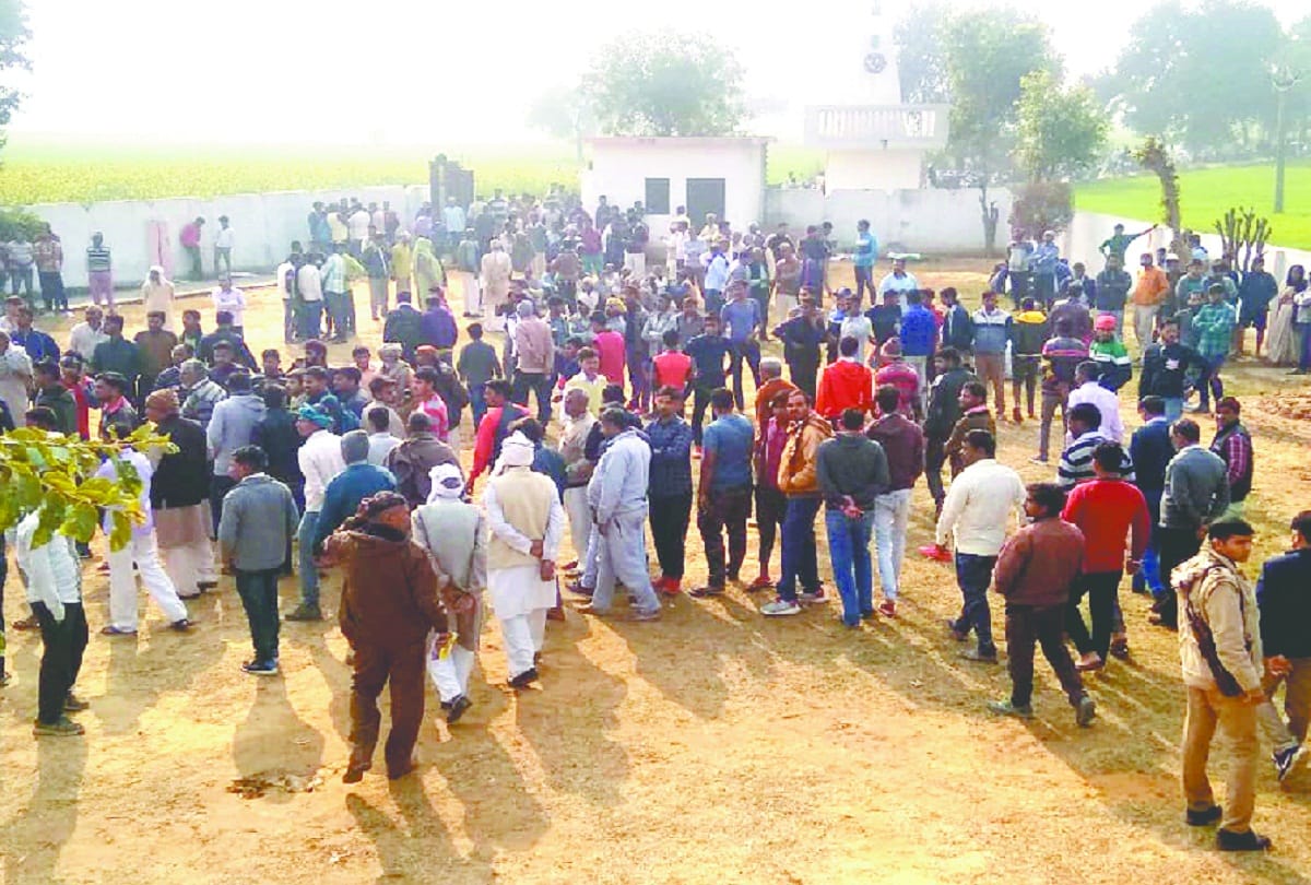 in greater noida Minor students suicide in school