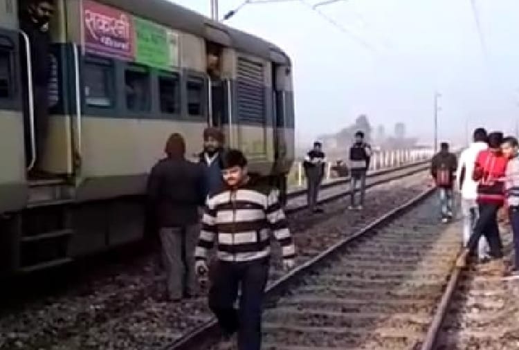 stirred due to fire in passenger train at ambala cantt railway station of Haryana