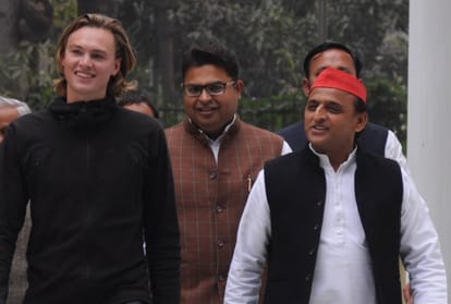 british man came to india on a cycle.