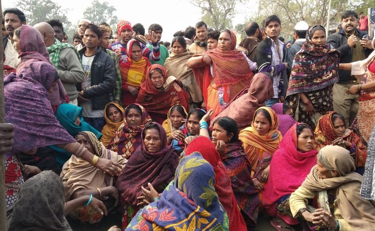 Lineman died due electric shock in azamgarh