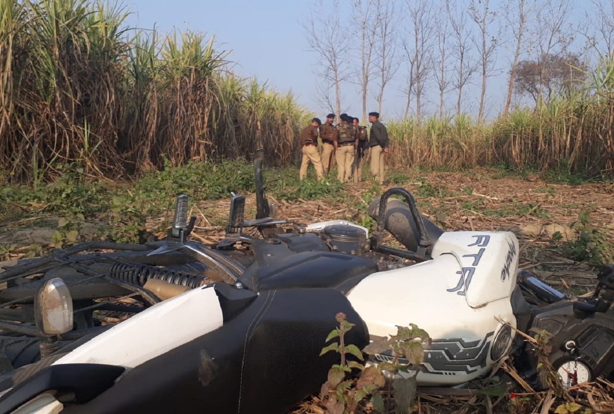 After loot 15 lakh rupees encounter between police and gangsters two killed in firing at Bareilly