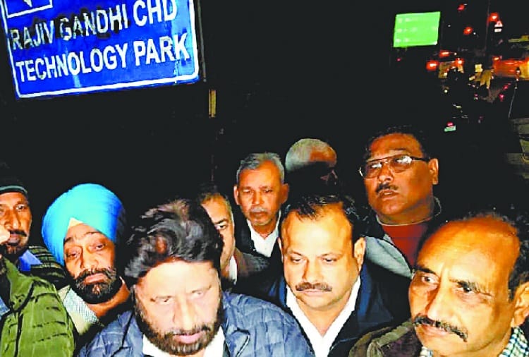 Congress, Black Paint to Formar PM Rajiv Gandhi Board in Manimajra of Chandigarh