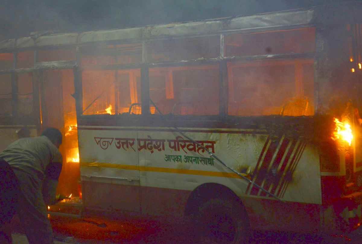 bus caught fire from a short circuit in lucknow