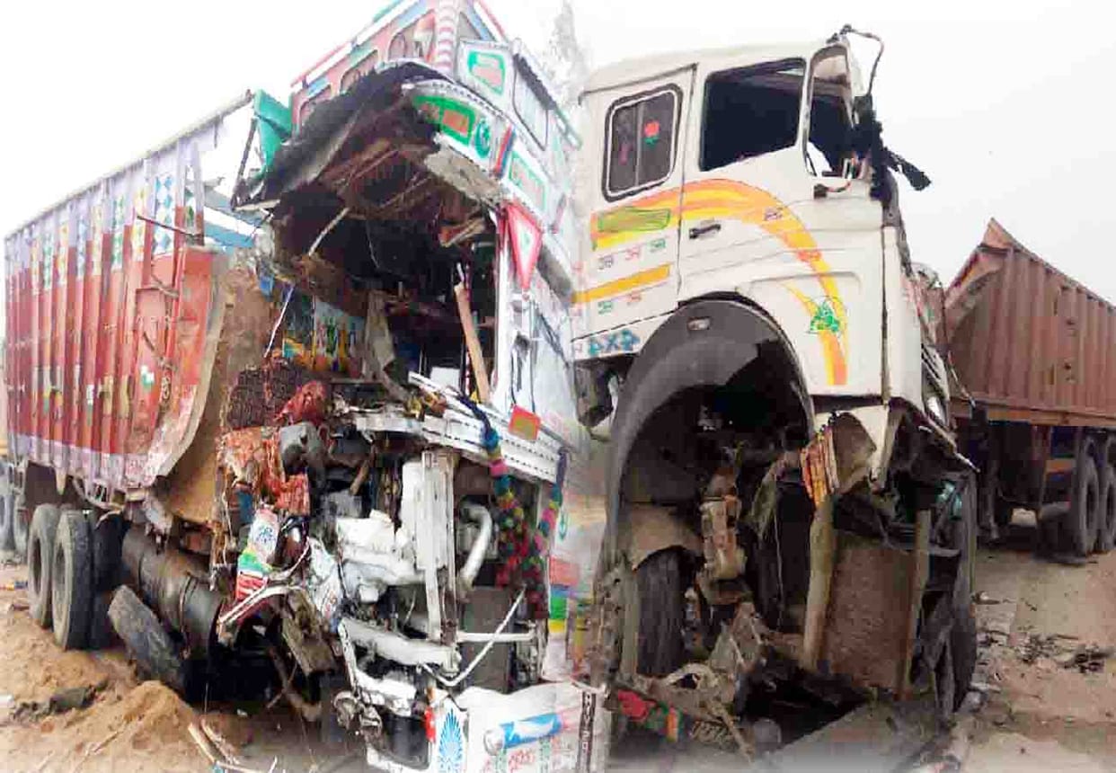 driver died in Truck collision in auraiya