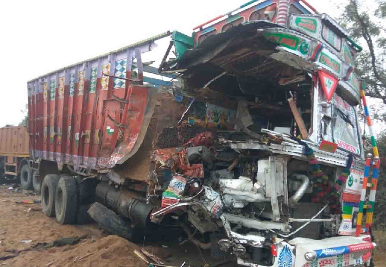 driver died in Truck collision in auraiya