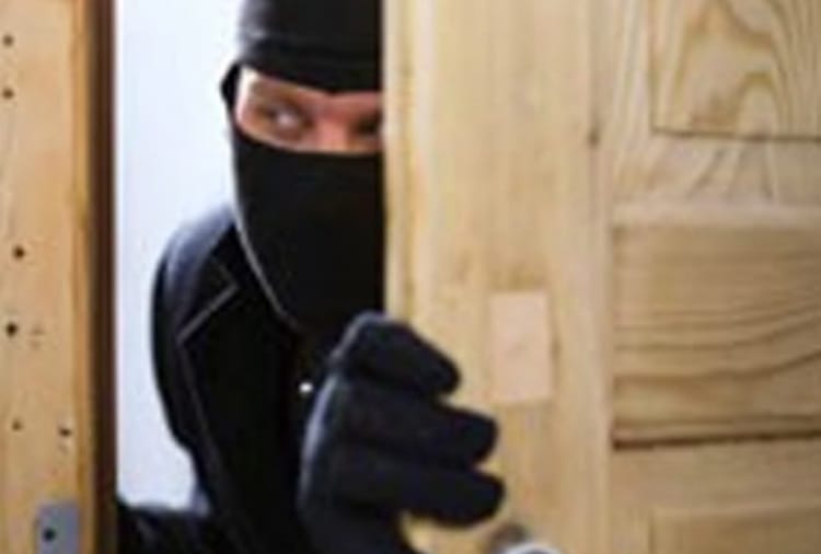 NRI Family from Italy Exposed Thievers Entered in House via Unique Technique, CCTV Camera