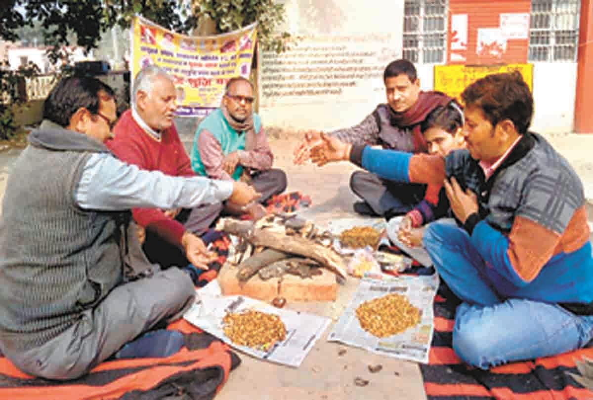 Educators done intellectual-purification yagna for old pension restoration