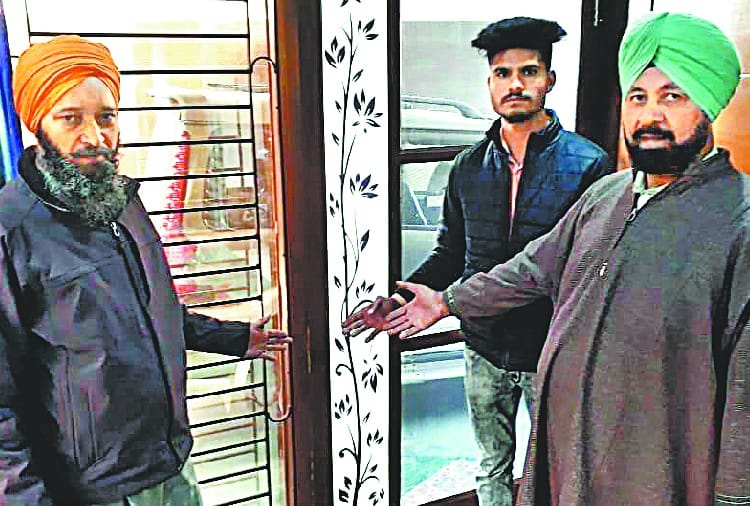 NRI Family from Italy Exposed Thievers Entered in House via Unique Technique, CCTV Camera