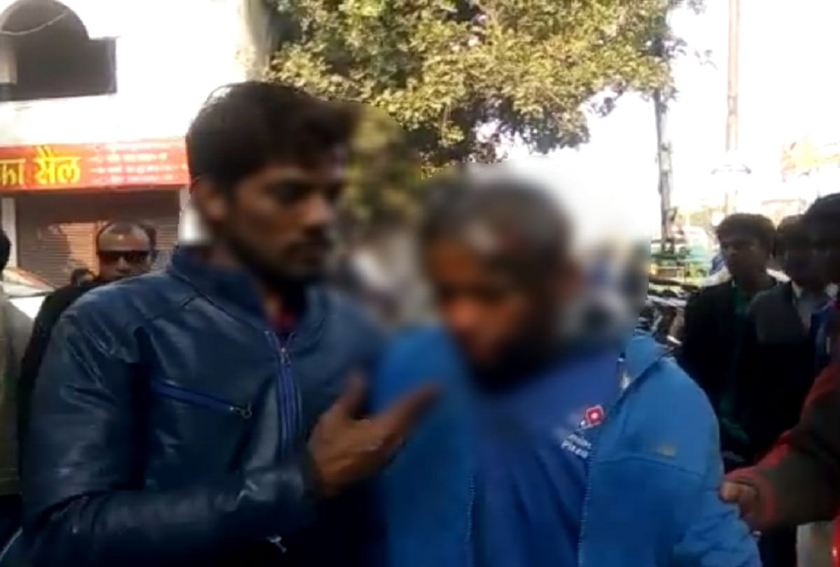 Beating and arresting accused of tampering in Meerut