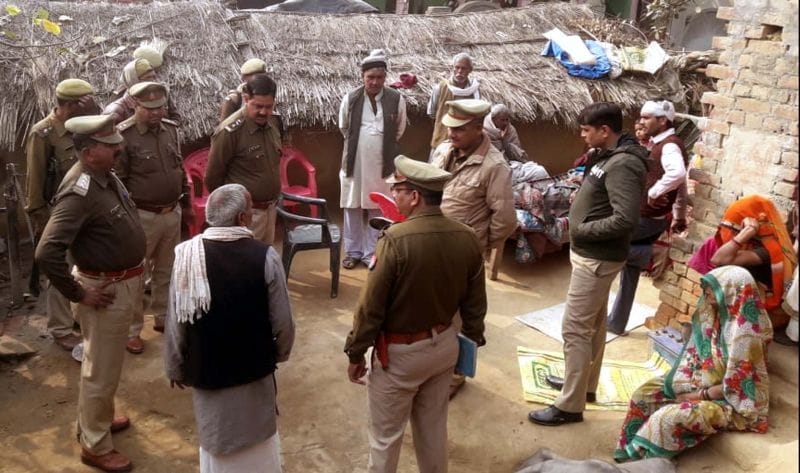 फैसले की पंचायत में चली गोलियां हुआ पथराव, मची भगदड़