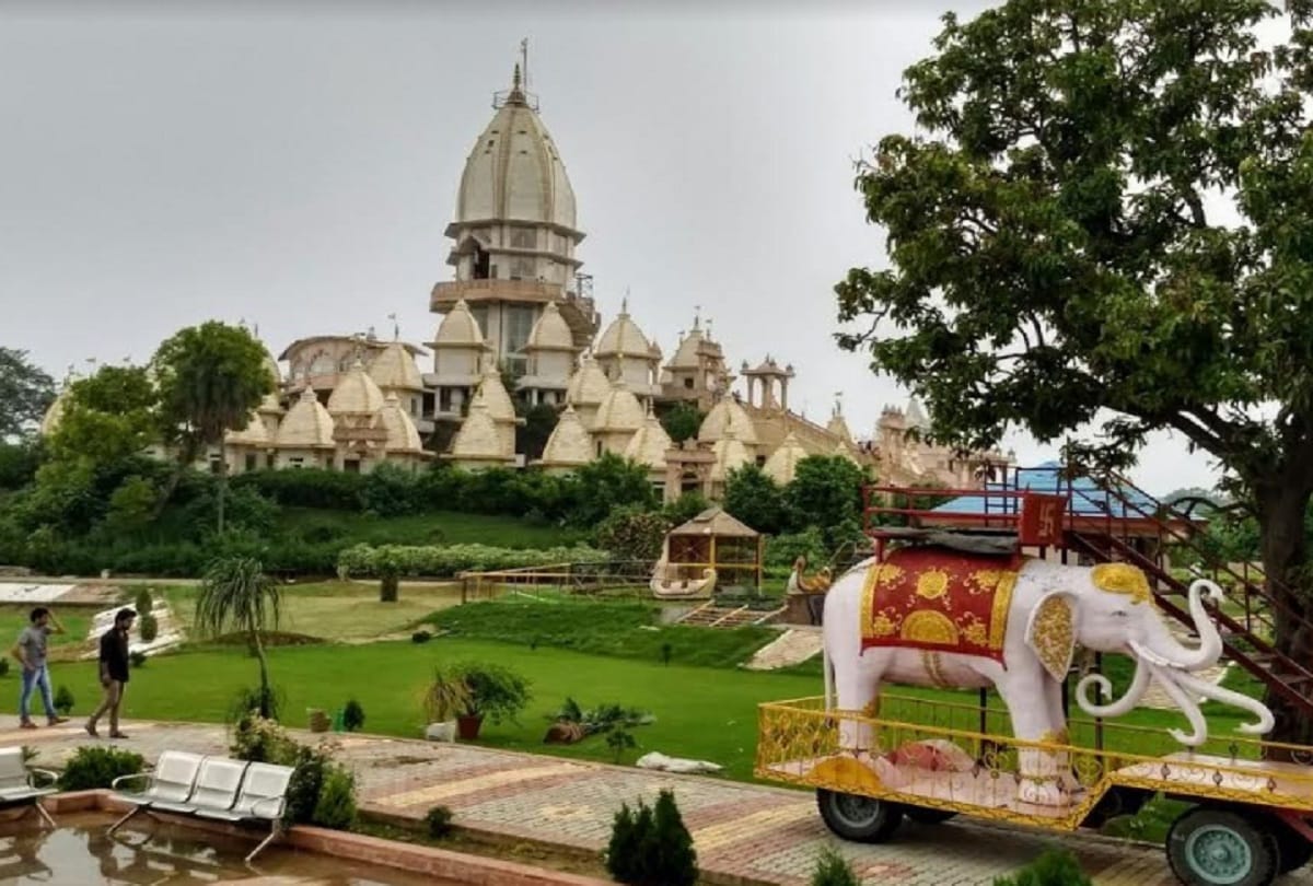 Meerut, Pandavas were born in Hastinapur and every year foreign tourists visit here