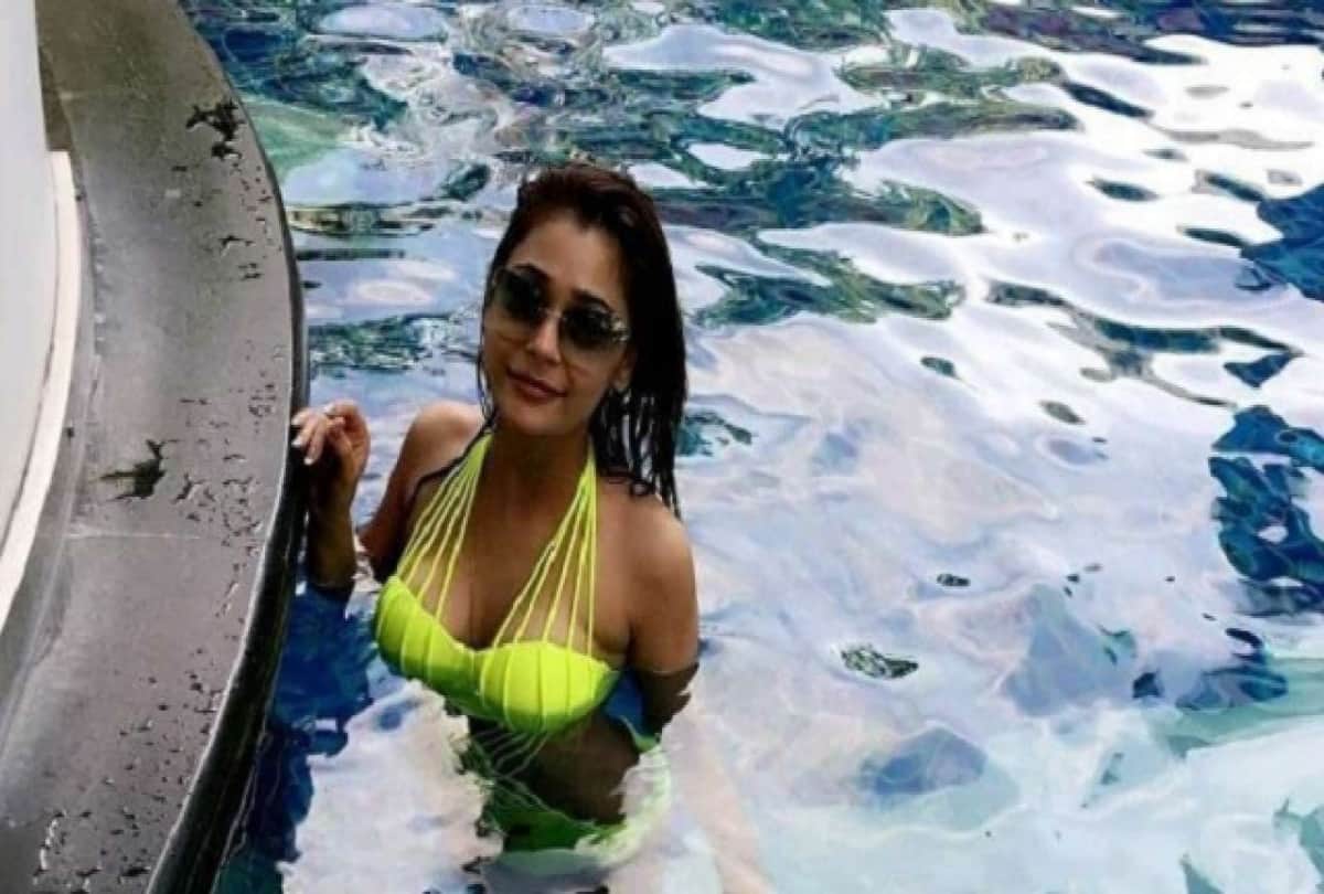 Sara Khan flaunts her toned body in a bikini trolls demand the actress tp change her religion
