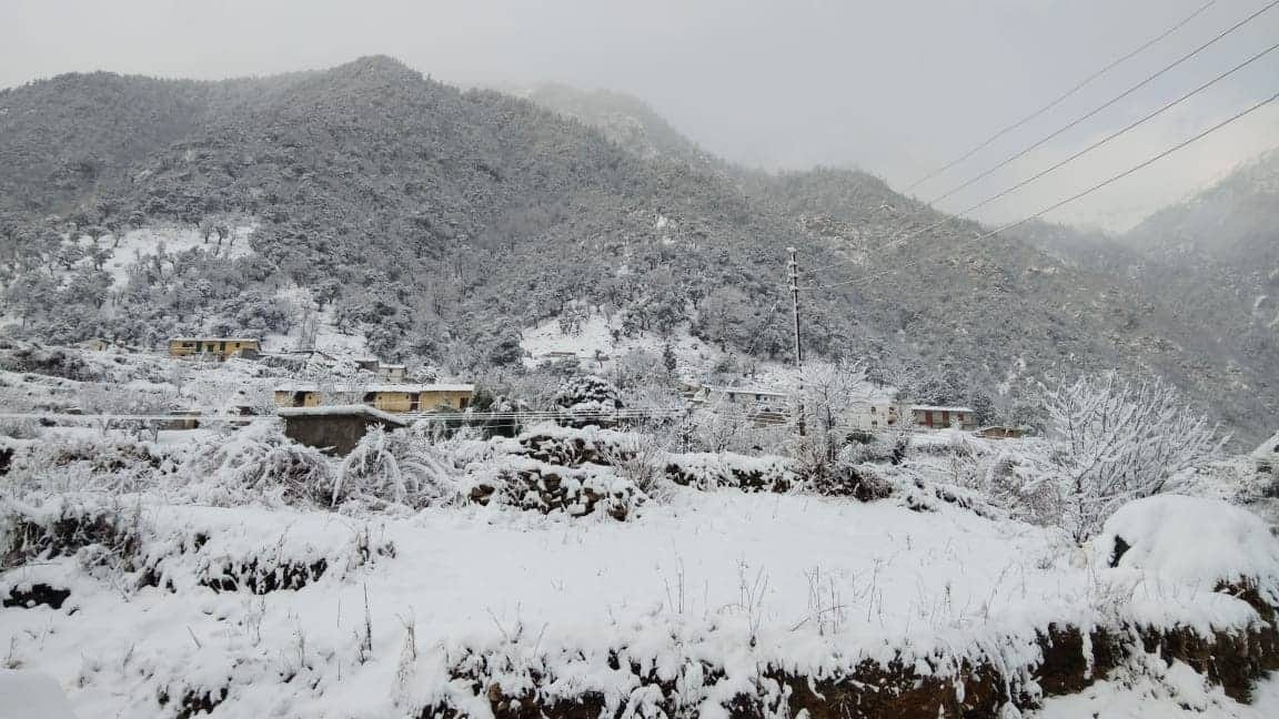 uttarakhand 60 village covered with heavy snow kedarnath temperature reached minus 11 degree