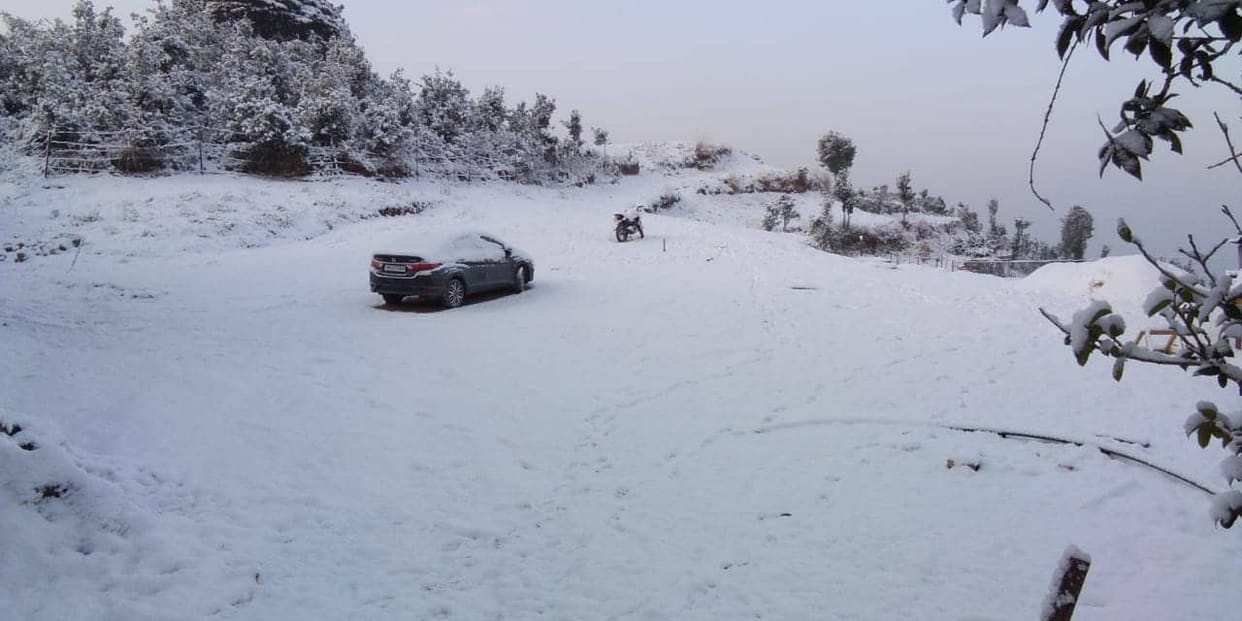 Army troops evacuate 3000 tourists stranded in Nathula due to snowfall