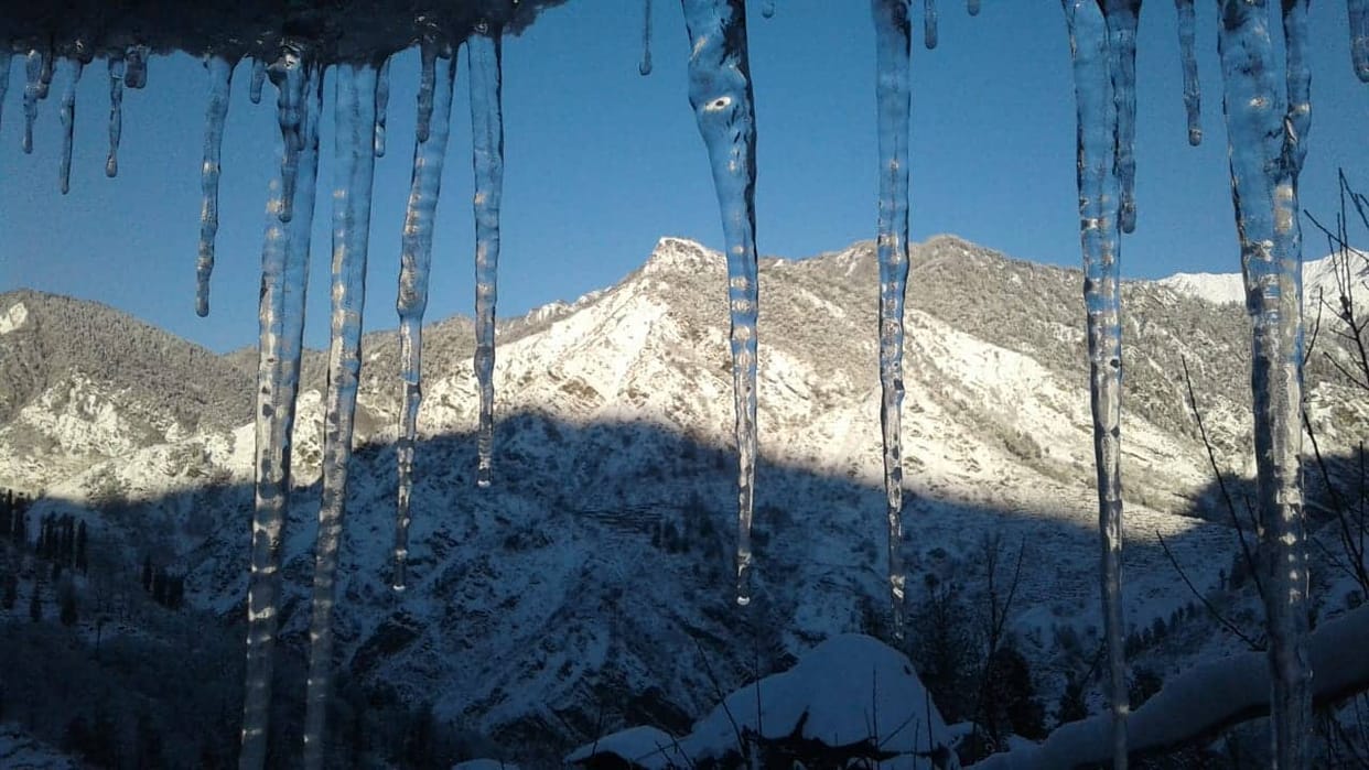 uttarakhand 60 village covered with heavy snow kedarnath temperature reached minus 11 degree