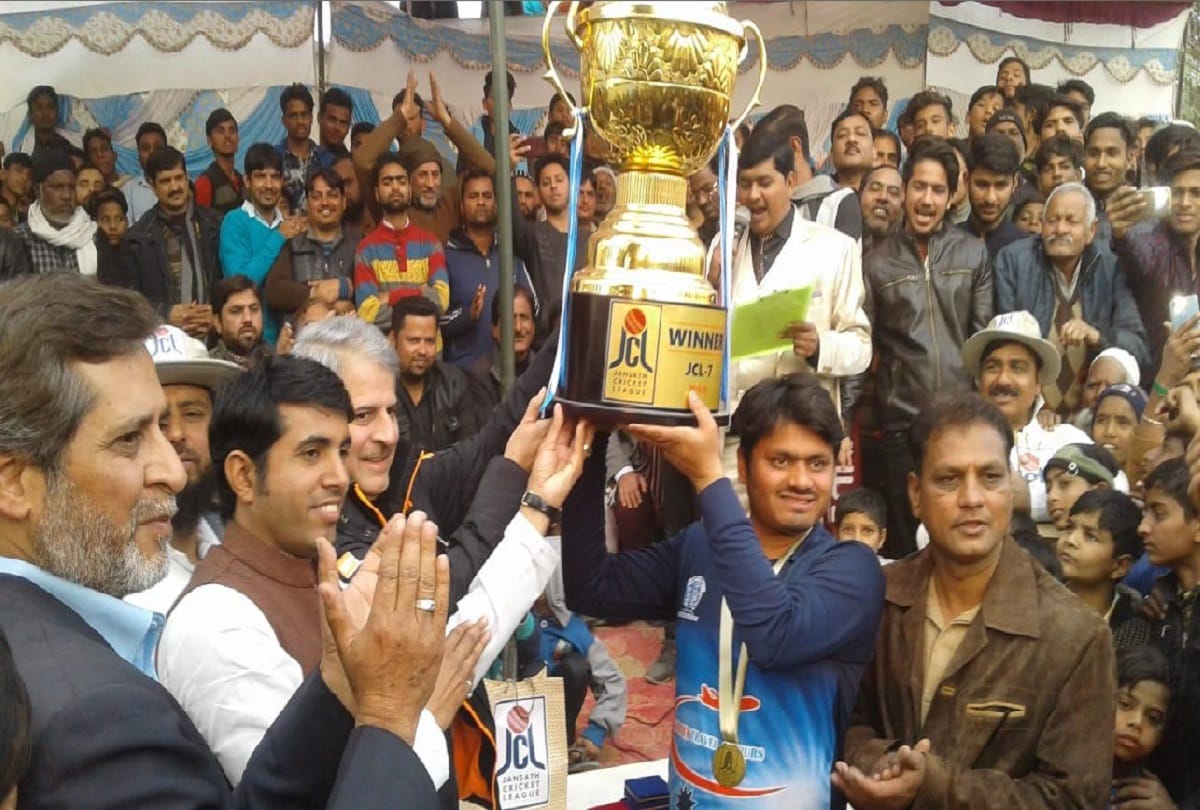 Muzaffarnagar, Blue Indies team won the trophy in Cricket Tournament