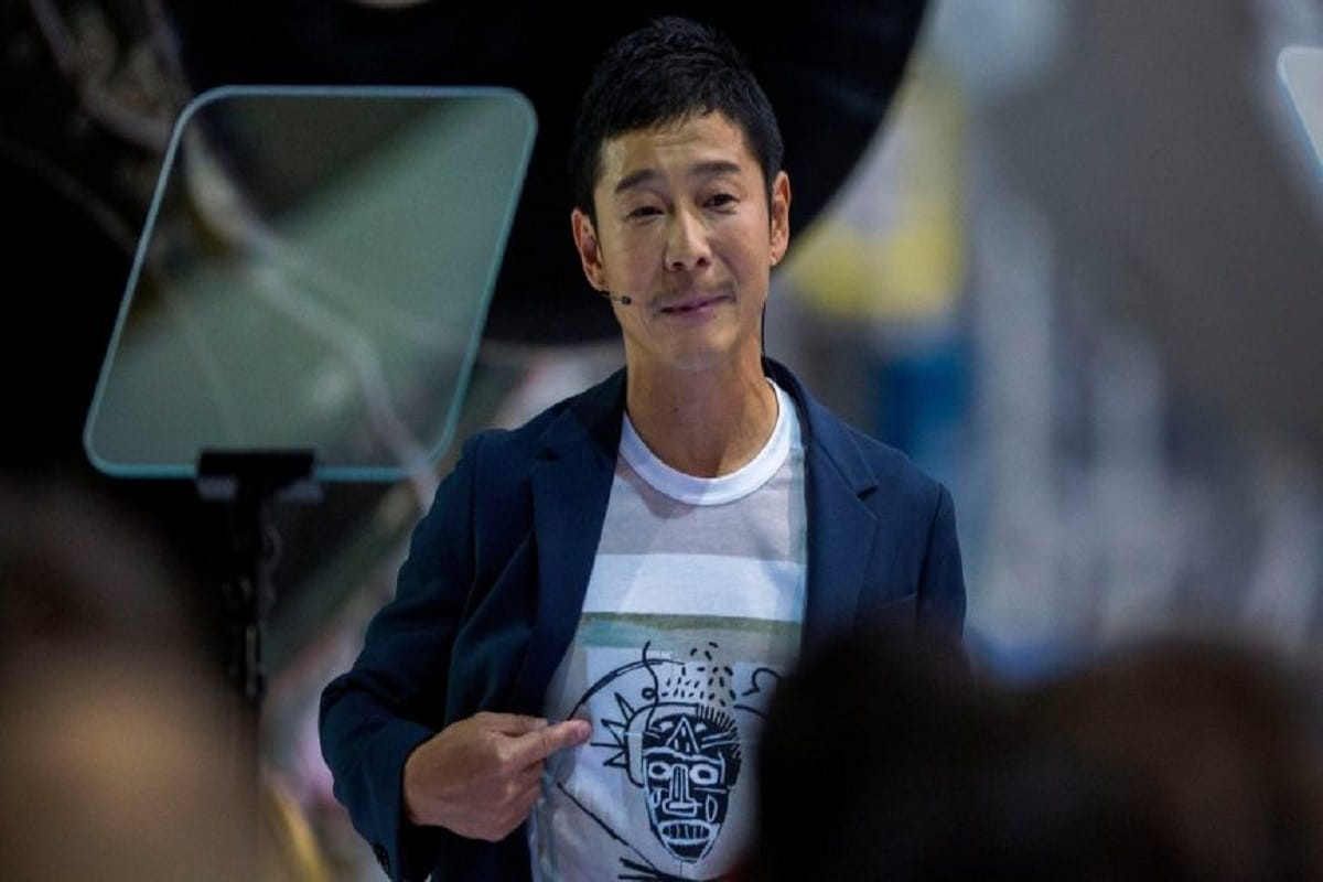 Billionaire Yusaku Maezawa offer to pay 100 million yen to 100 people after getting most retweeted