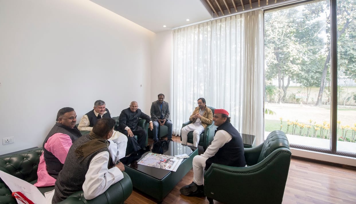 jayant chaudhary meets akhilesh yadav.