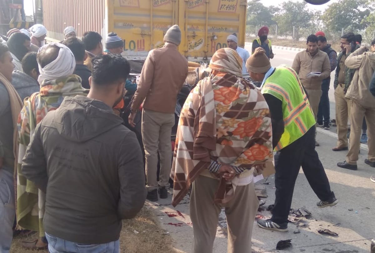 Three killed in yamuna expressway accident at greater noida