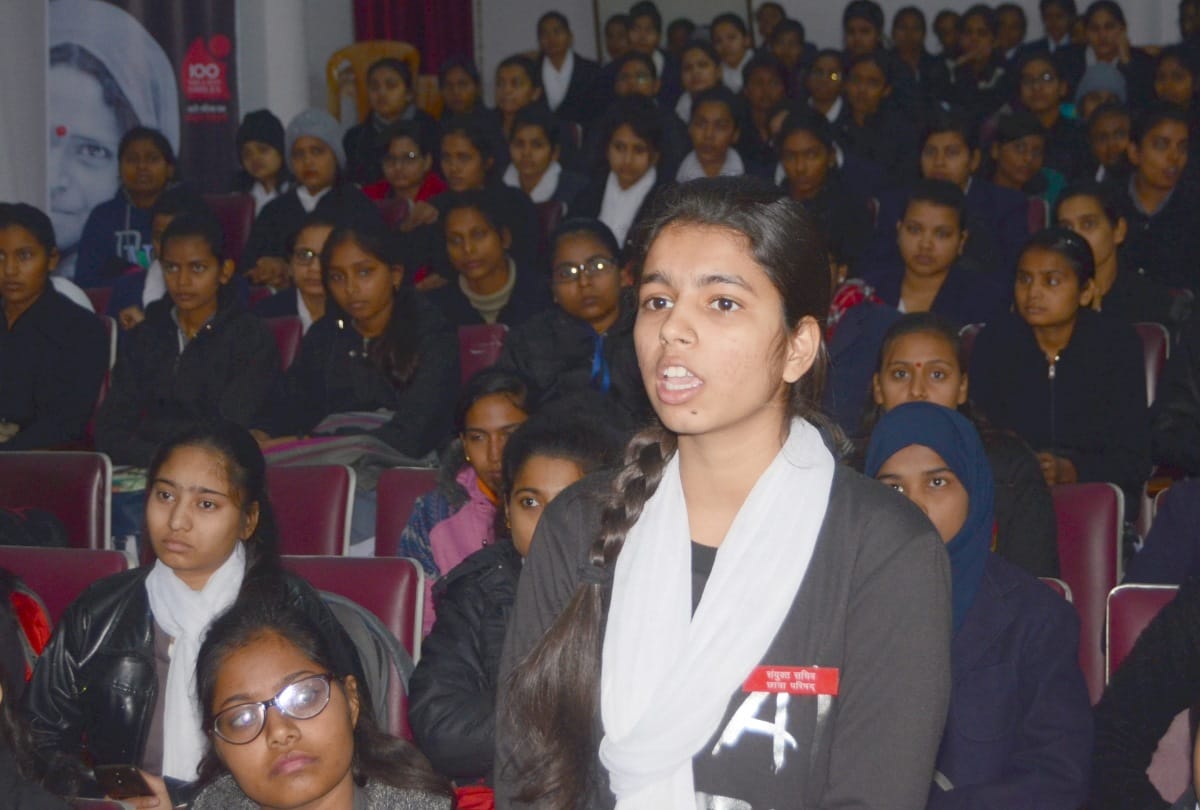 police ki pathshala in navyug kanya mahavidyalaya of lucknow