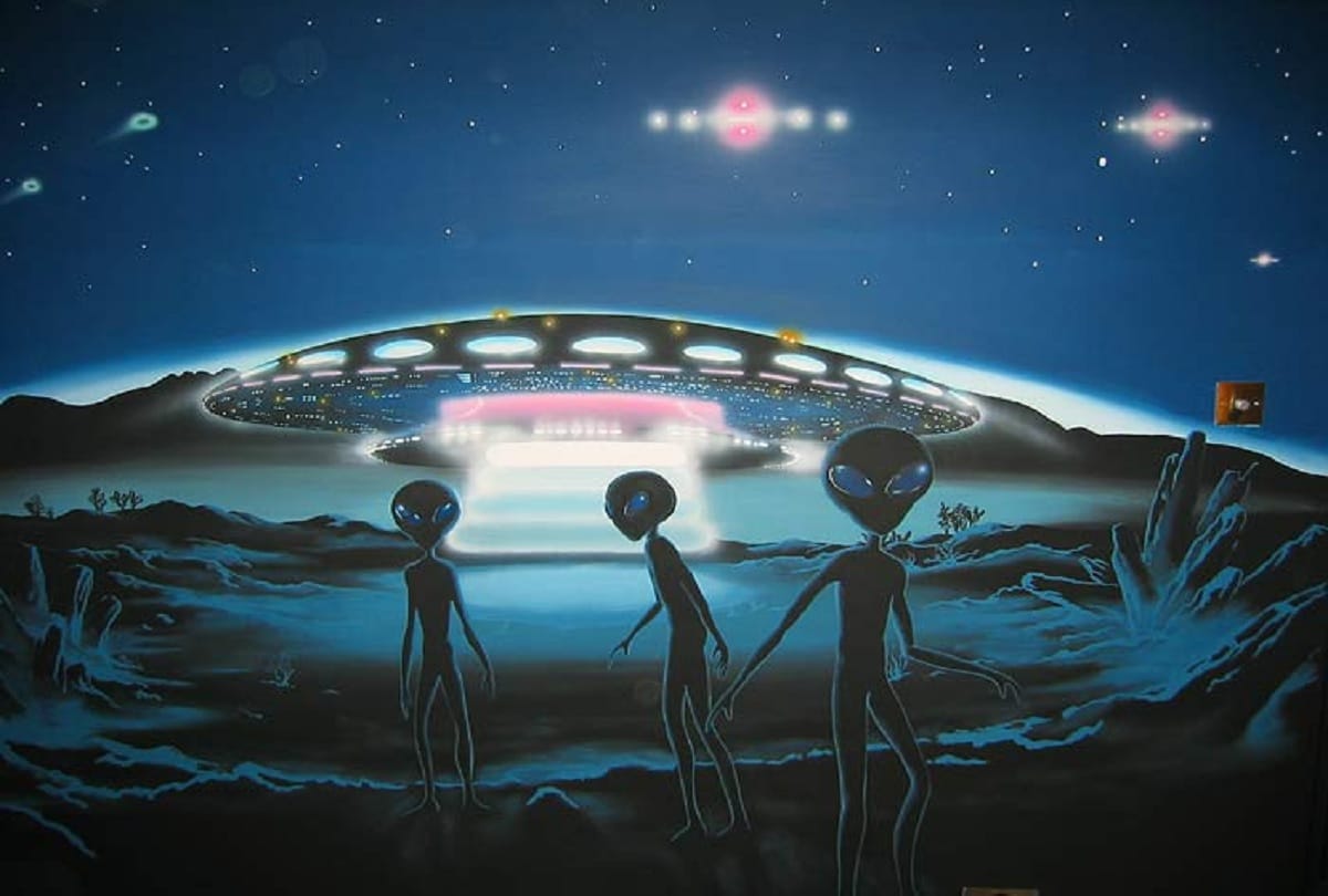 Alien has kidnapped woman more than 50 times makes her tour the other world