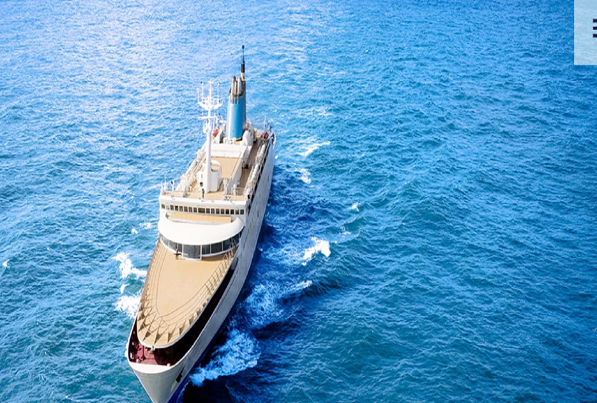 Luxury Cruise Lines Of India