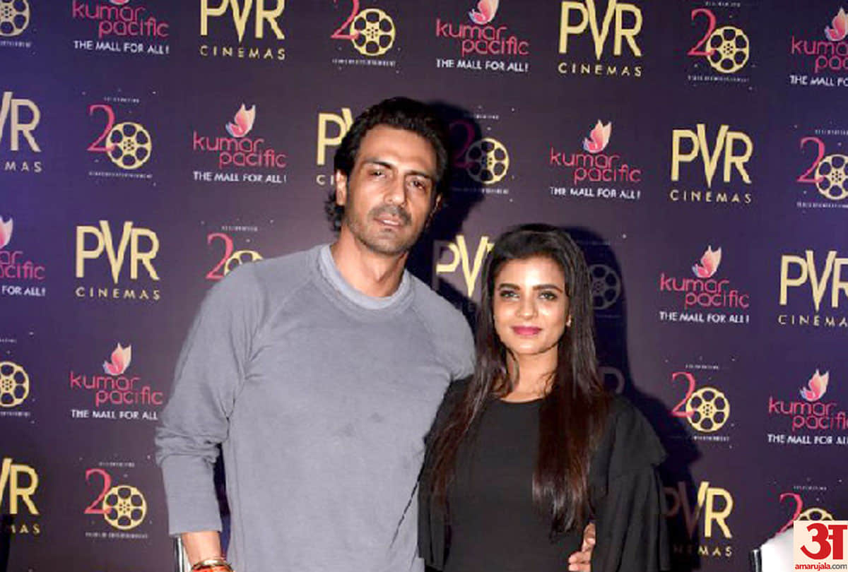 Arjun rampal openly expresses affection of love for foreign girlfriends