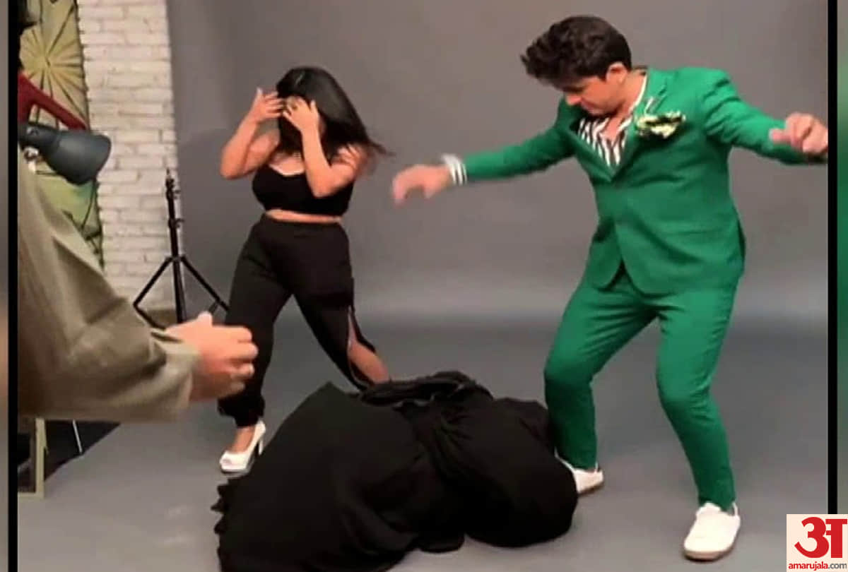 Neha Kakkar suddenly swooped down her gown in front of Sonu Nigam, Video Viral