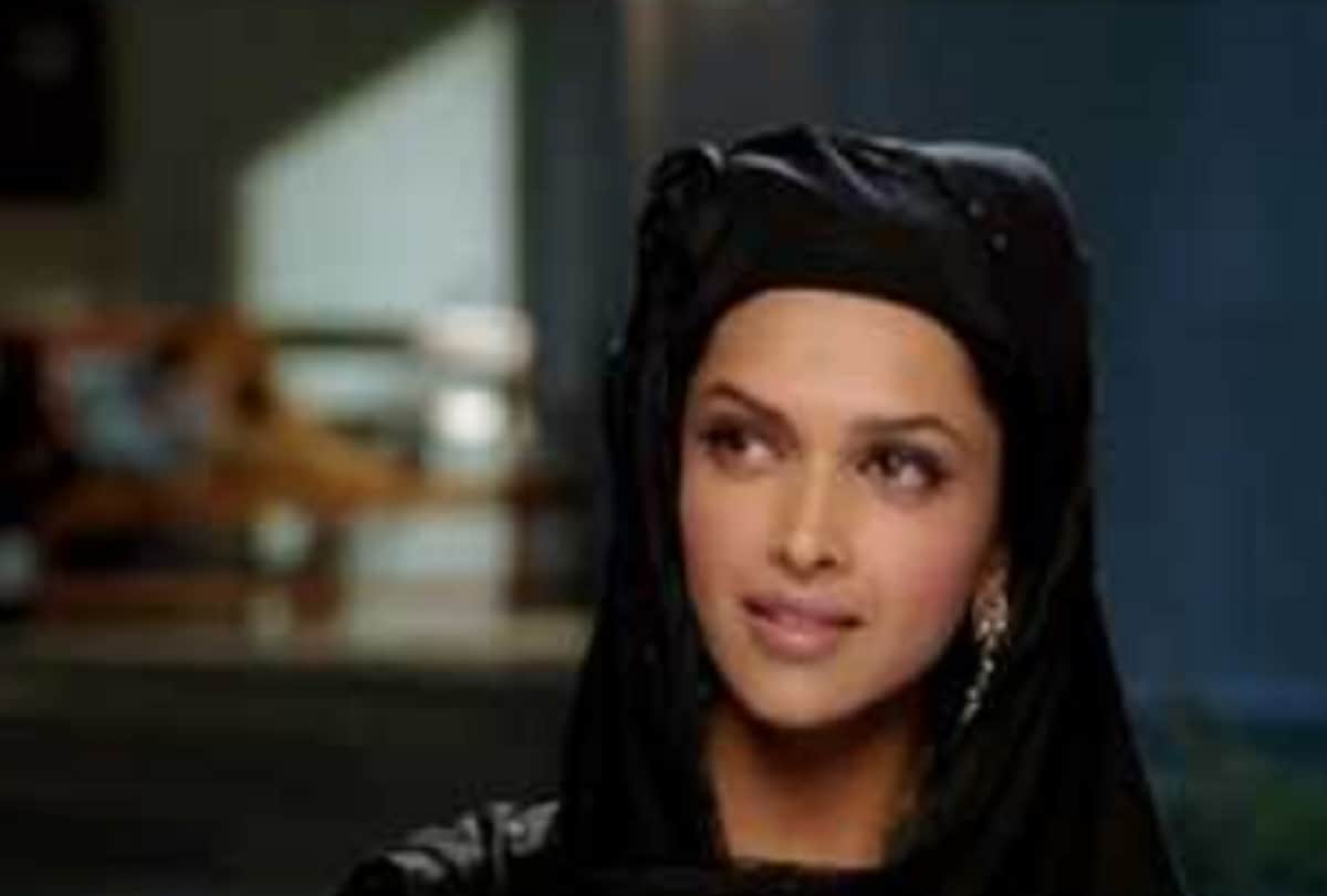 Priyanka Chopra  to Deepika Padukone 4 actress spotted with burqa in film