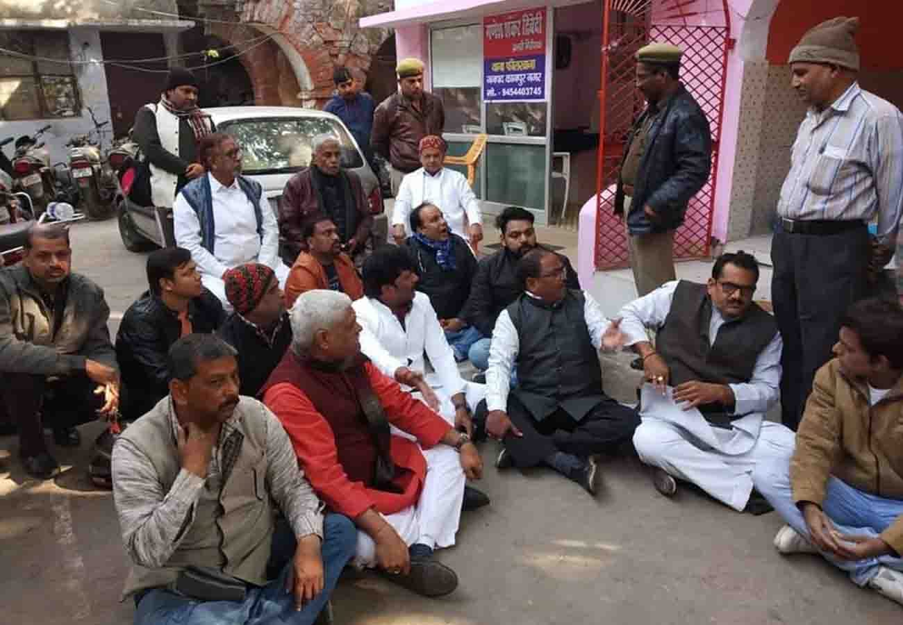 businessman protest against police In kanpur