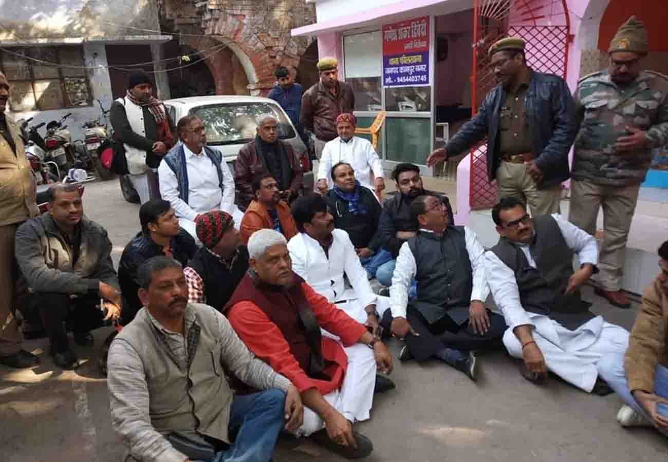 businessman protest against police In kanpur