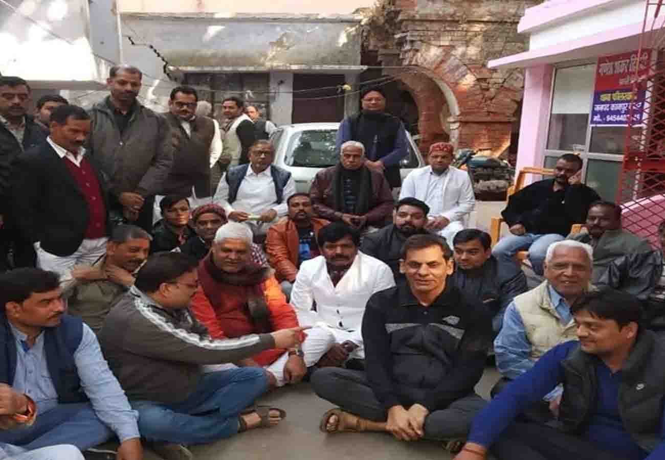 businessman protest against police In kanpur