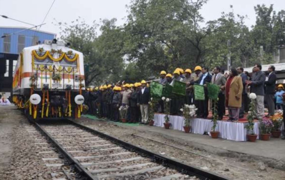 Electric engine inaugurated in DLW at varanasi