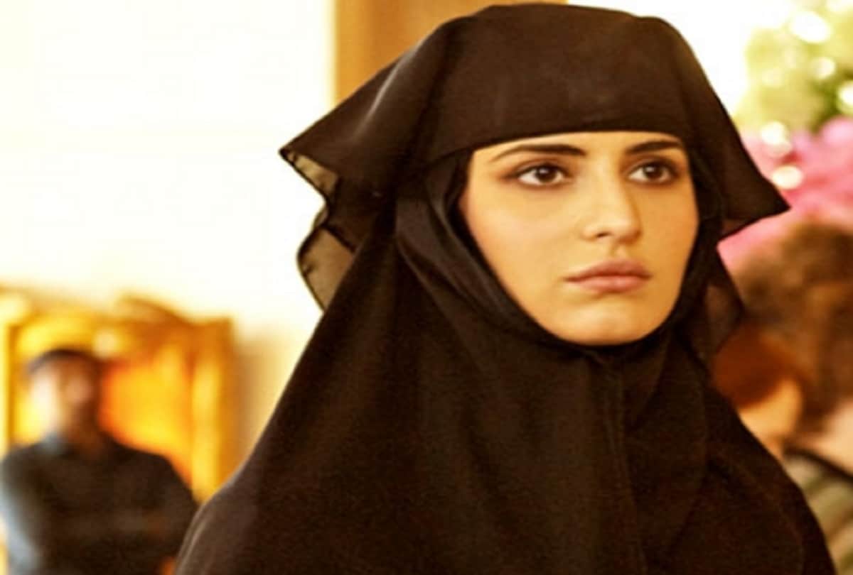 Priyanka Chopra  to Deepika Padukone 4 actress spotted with burqa in film