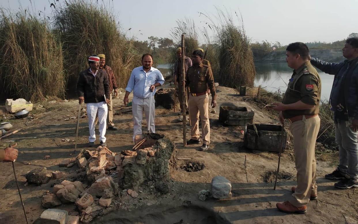 sit consituted for investigation of deaths due ti illicit liquor