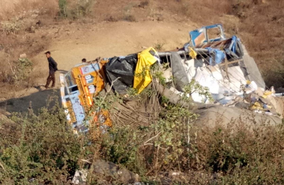 Truck accident in mirzapur and driver killed
