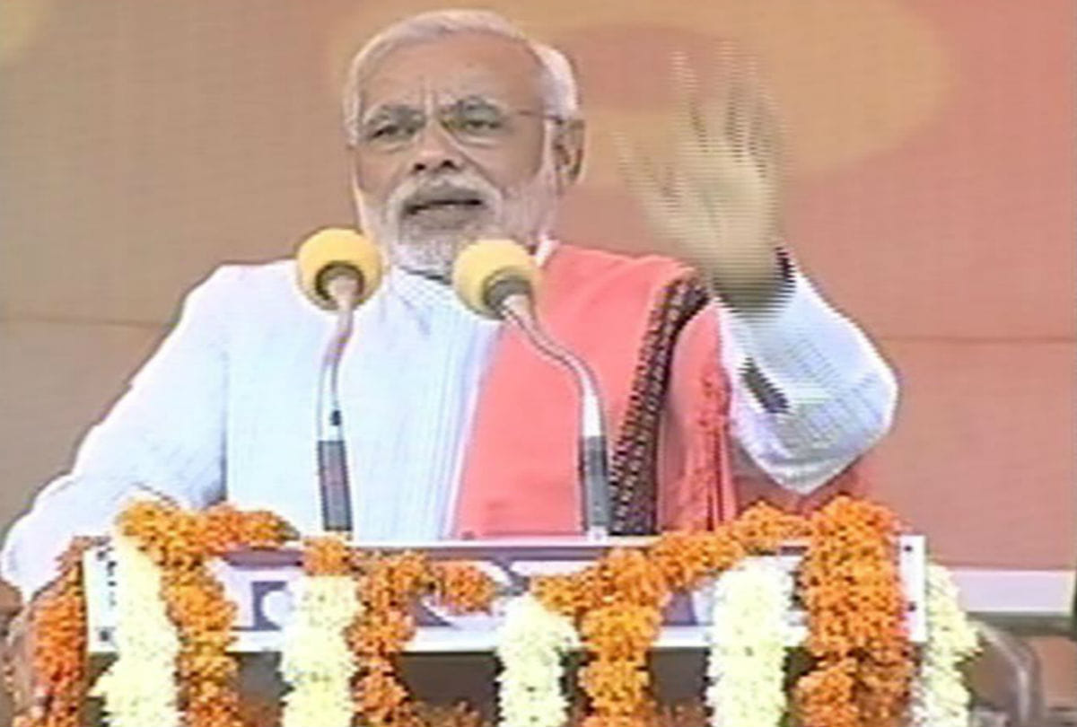 pm narendra modi tweets over agra visits