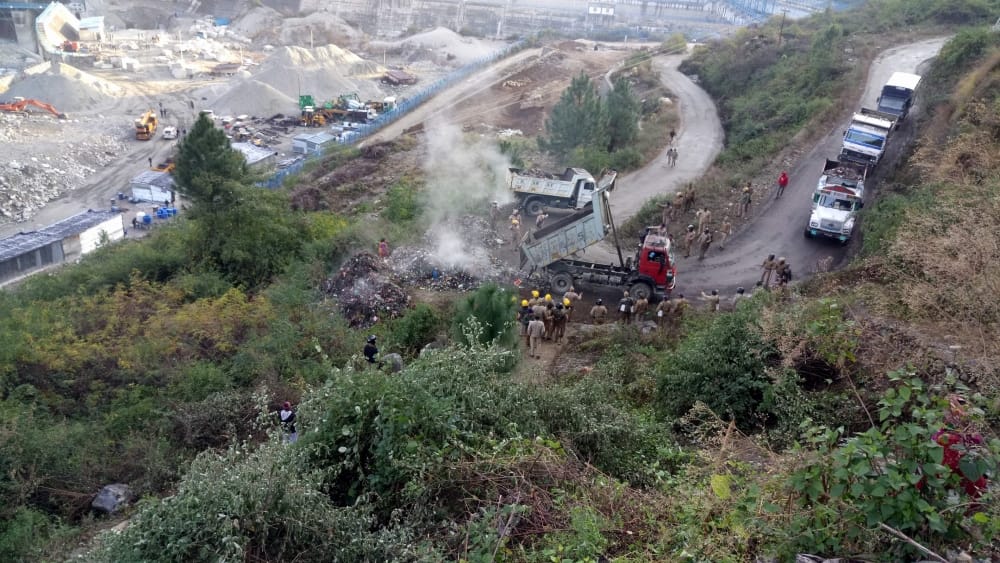 20 truck garbage blown up in midnight in police force presence many protester arrested