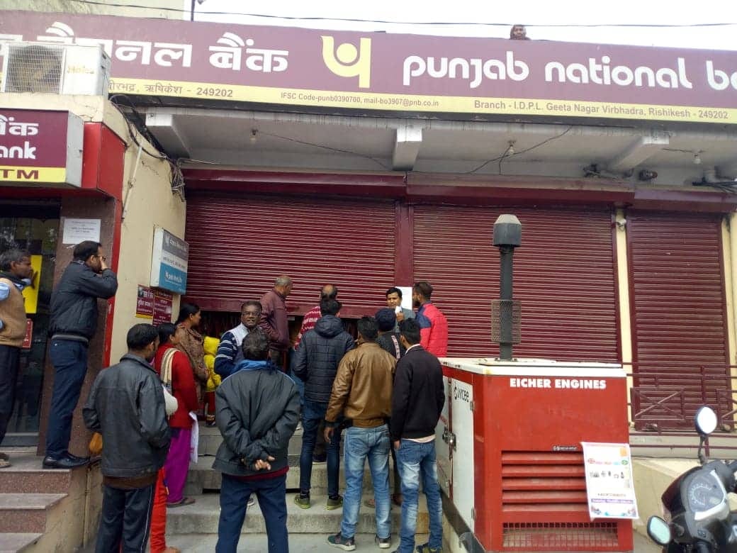 Strike of bank, insurance and income tax workers in photos