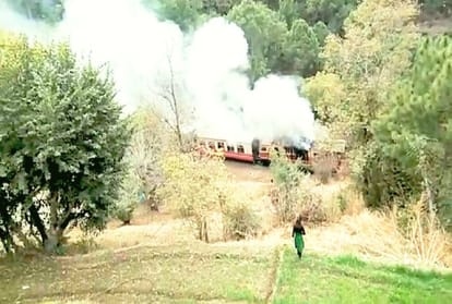 Fire broke out in the engine of train on Kalka Shimla heritage section in solan