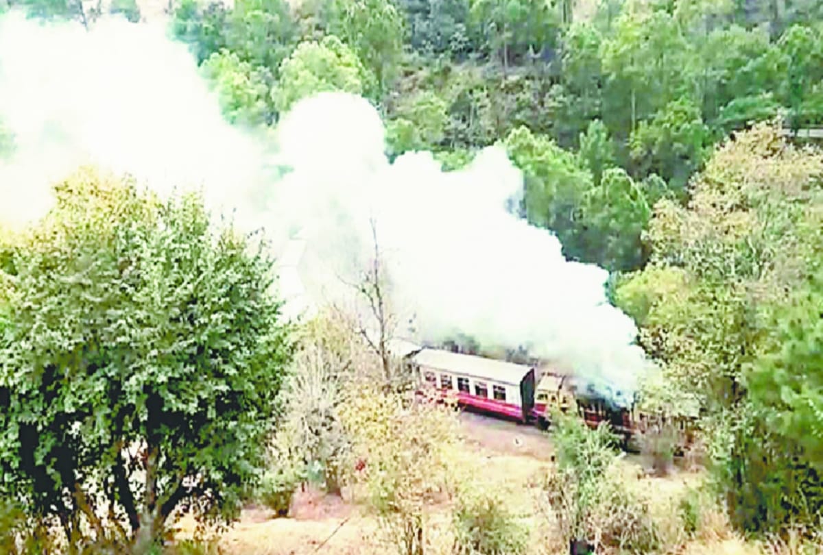 Fire broke out in the engine of train on Kalka Shimla heritage section in solan