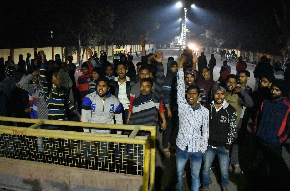 11 लोगों के खाने का सौ रुपये दे रहे थे आरोपी