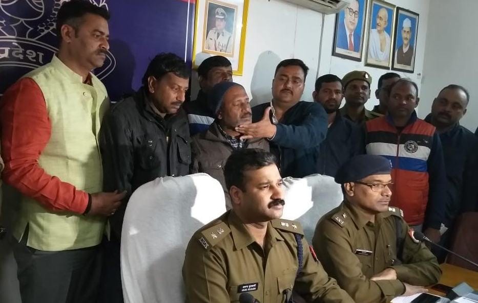 Varanasi police arrested two people with three crore rupees heroin