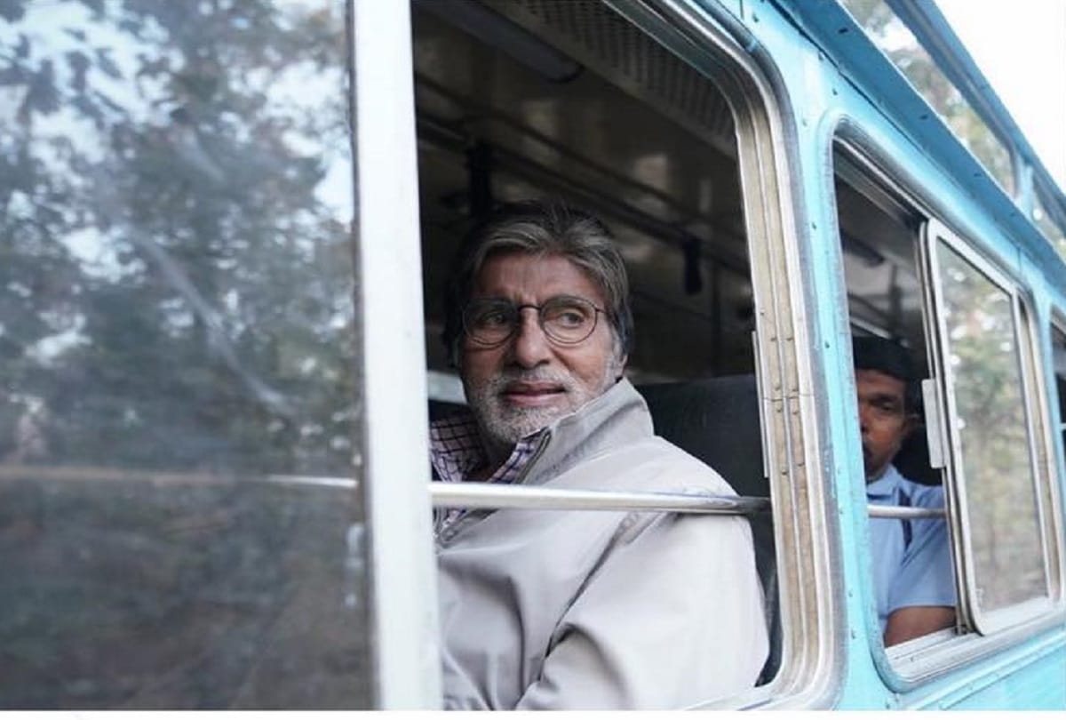 Amitabh Bachchan rides bullock cart