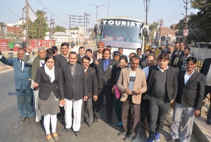 BJP supporters crowd gathered in pm narendra modi rally agra