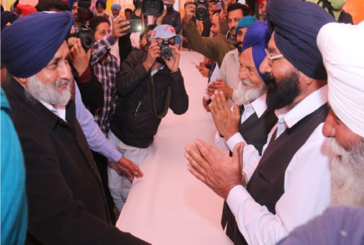 Sukhbir Badal meeting with party workers in Bathinda