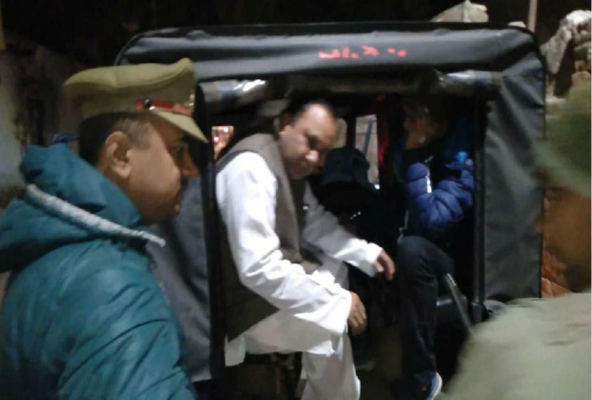 police detained saman adhikar party president and others in agra