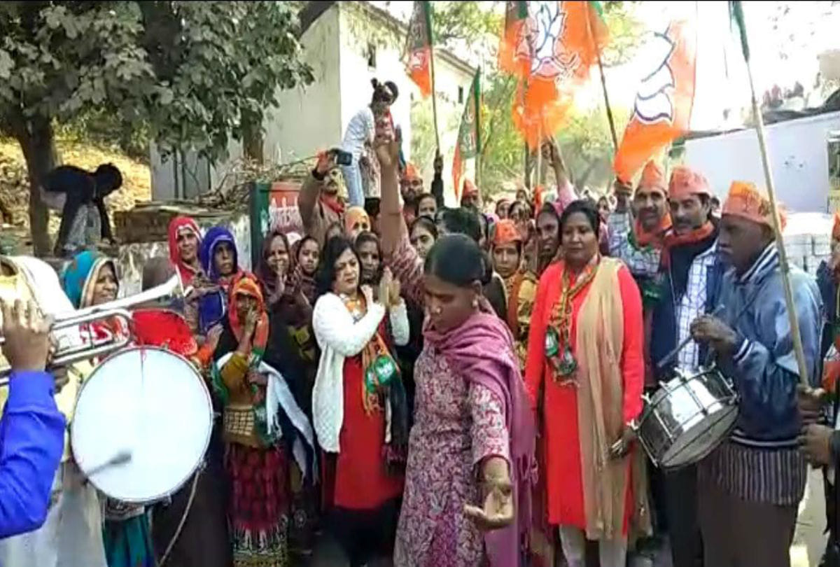 muslims gathers to prime minister narendra modi rally in agra