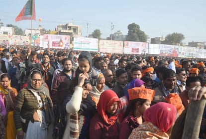 Prime Minister Narendra Modi slams congress, sp and bsp in agra rally